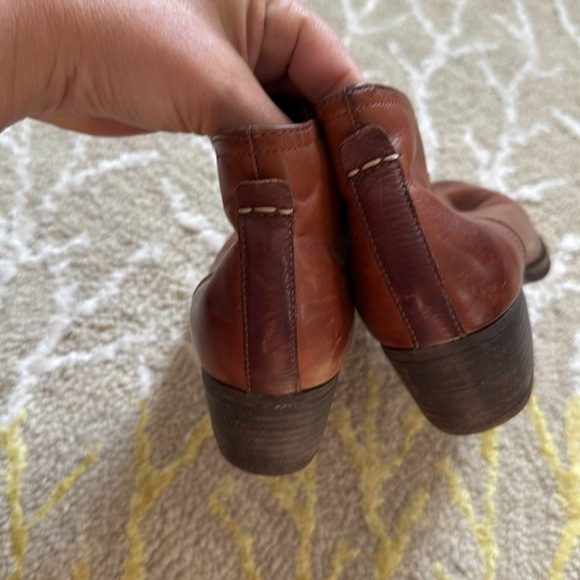 Clerks, two-tone, brown, leather black heel Chelsea boot 5.5. - Picture 4 of 6